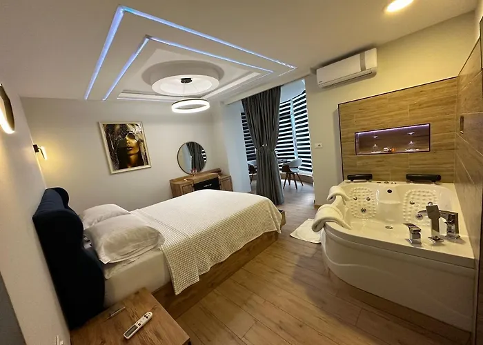 Deluxe Apartment In City Center