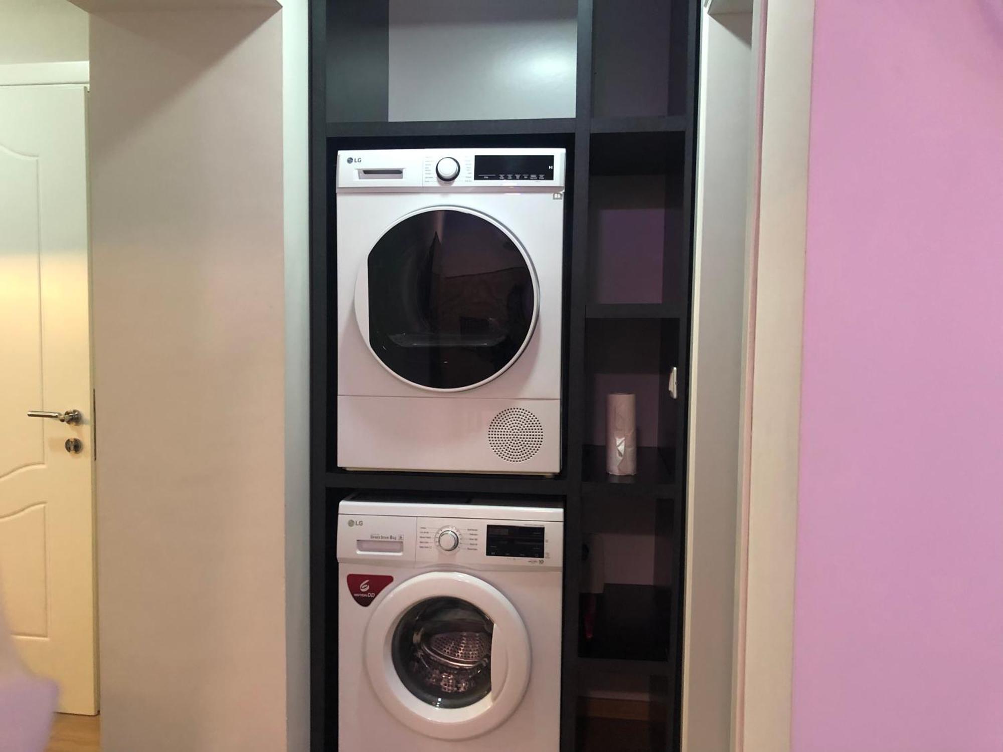 Deluxe In Center Apartment *